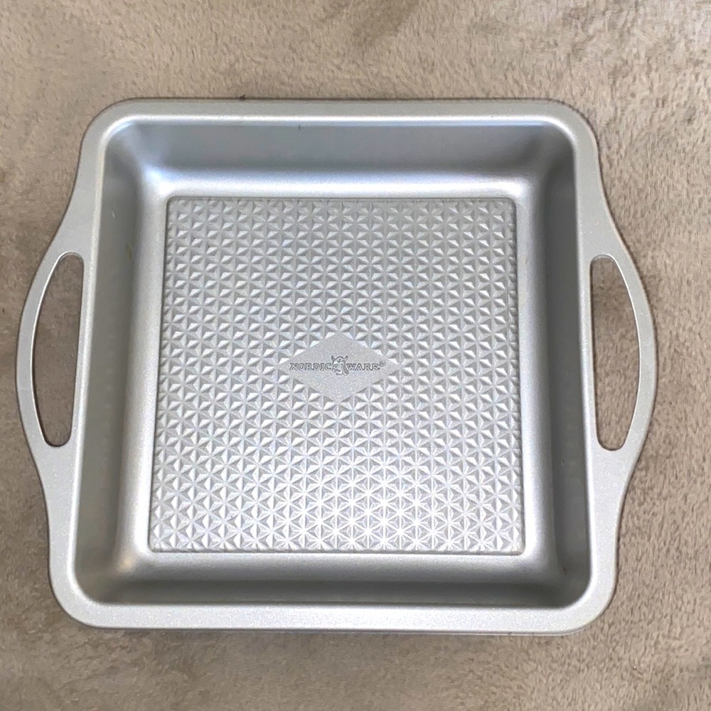 Cake baking pan multiple purpose strong only been used once color silver